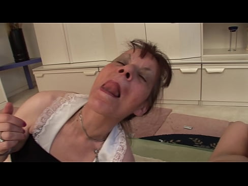 ❤️ İki nənənin və bir babanın üçlü var Sadəcə porno bizdə ️❤