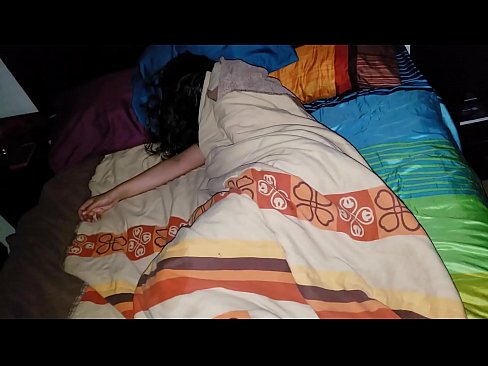 ❤️ Ögey oğul gənc ögey anası yatarkən onu təhqir edir. Sadəcə porno bizdə ️❤